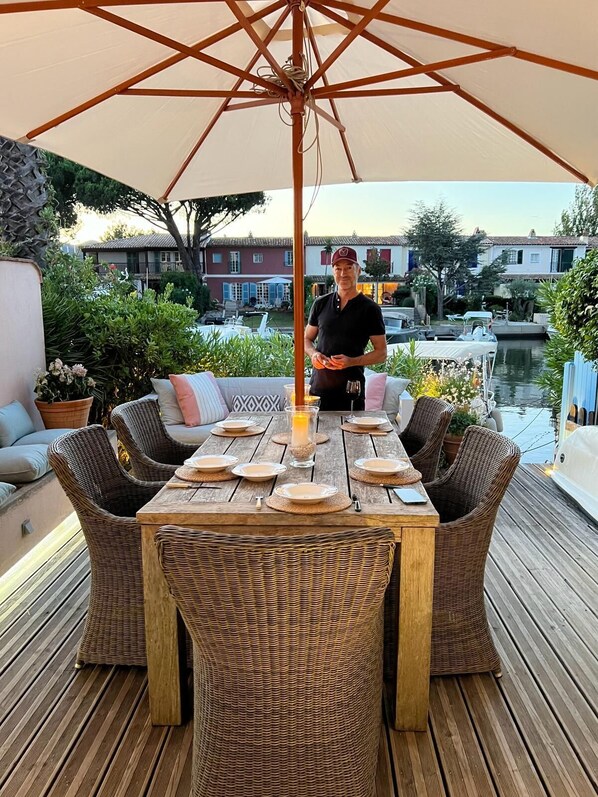 Outdoor dining