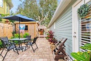 Side yard is fully fenced and is attached to backyard. Outdoor bistro set for 4 and umbrella.