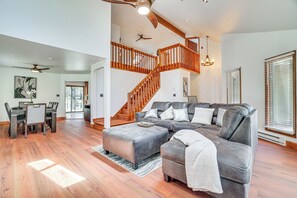 Living Room | 1st Floor | Smart TV | Electric Heating | Free WiFi