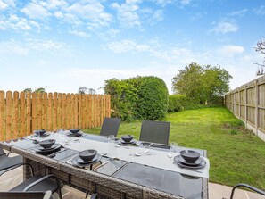 Sitting-out-area | South View, Carlton Miniott, near Thirsk