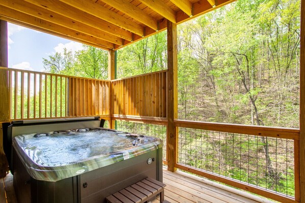 Outdoor spa tub
