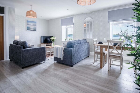 Haven View - 2 Bedroom Apartment - Milford Haven (21993)