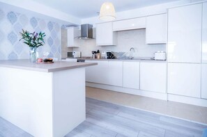 Harbour View - 2 Bedroom Apartment - Milford Haven (21852)