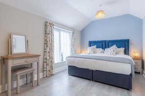 Harbour View - 2 Bedroom Apartment - Milford Haven (21820)