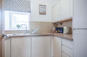 Harbour Heights - 2 Bed Apartment - Milford Haven (21882)