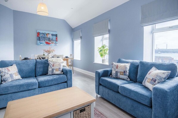 Harbour Heights - 2 Bed Apartment - Milford Haven (21891)