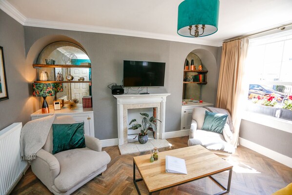 Living Room / Lounge