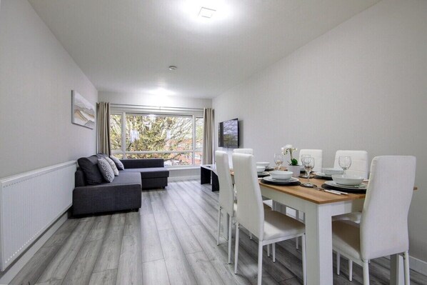 Living Room / Lounge