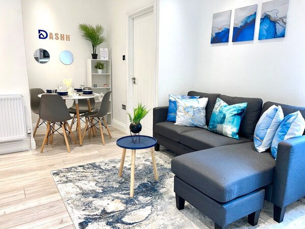 Living Room / Lounge