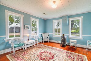 Living Room | Central Air Conditioning/Heat | 1st Floor