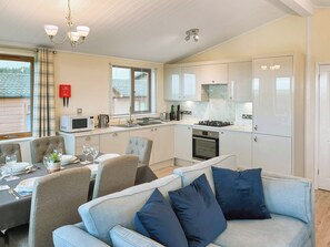 Open plan living space | Meadow View 16, Ilfracombe