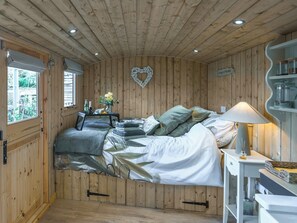Open plan living space | The Cygnet at The Swan Inn, Craven Arms