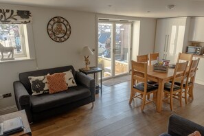 Seating Area in the Dining/Kitchen