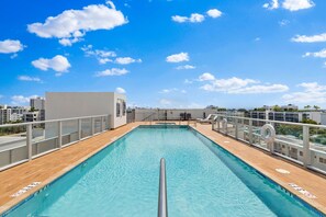 Rooftop Swimming Pool (3)