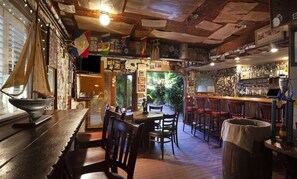 Bar (in der Unterkunft)