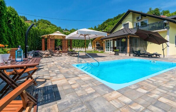 pool
