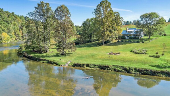 Welcome to Mountain River Getaway...