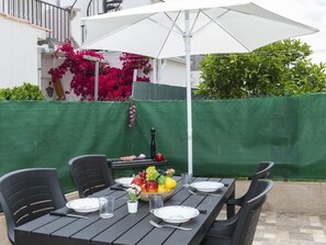 Table, Furniture, Property, Plant, Chair, Light, Leaf, Green, Building, Umbrella