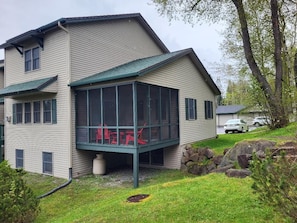 Yes we have a great screened in porch and a very nice back yard too!