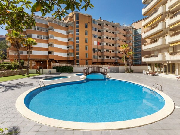 Water, Building, Daytime, Property, Plant, Window, Azure, Blue, Swimming Pool
