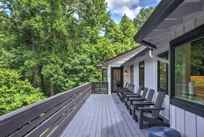 Spacious Deck for Entertaining!