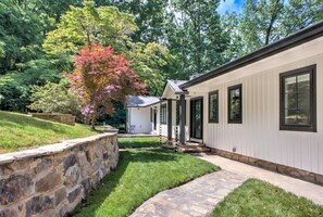 Rambling Ranch with Modern Flair!