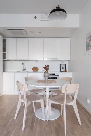 Fully equipped kitchen with dishwasher