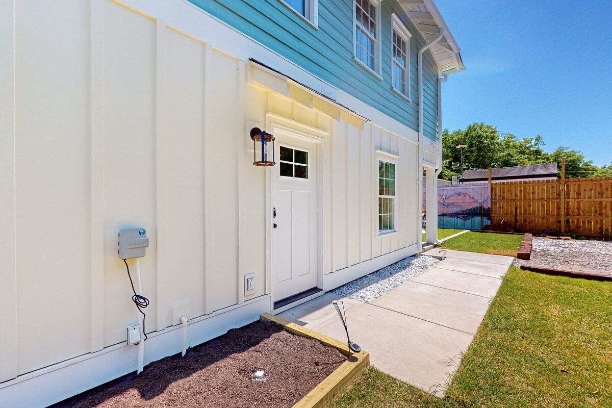 Historical downstairs duplex with entertainer’s backyard, central AC, & W/D