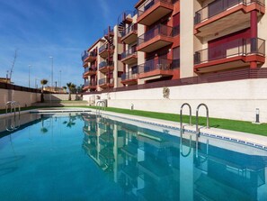 L'Eau, Bâtiment, Ciel, Propriété, Fenêtre, Bleu Azur, Piscine, Design Urbain, Condominium, Loisir