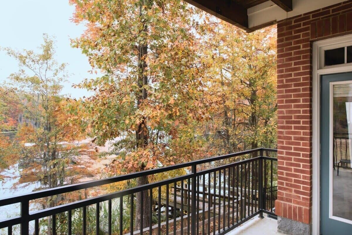 Lakeside Bliss: 3BR Suite at Wyndham Lake Marion