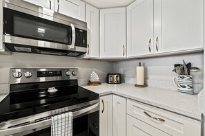 6103 Kitchen 3