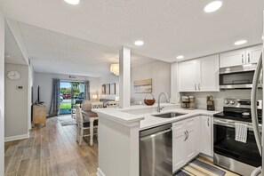 6103 Kitchen 1