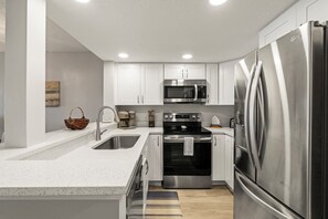 6103 Kitchen 2