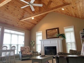 Sunroom - Large Sunroom with high ceilings and ceiling fan