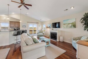 CLP112D: Bay Dream Believer | Top Level Living Area