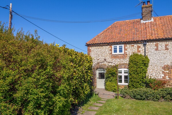 Orchard Cottage, Ringstead: A charming, characterful, luxury cottage