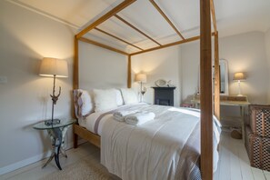 Orchard Cottage, Ringstead: King size bedroom with four poster bed