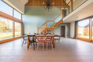 Mill Hill, Tittleshall Barns: Grand dining hall