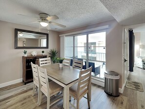 Dining Area - Seating for Six