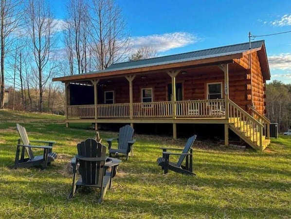 The cozy "Chantilly Ridge"