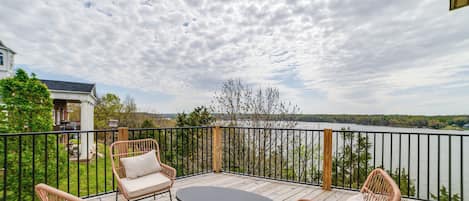 Eddyville Vacation Rental | 4BR | 3BA | Stairs Required | 3,600 Sq Ft