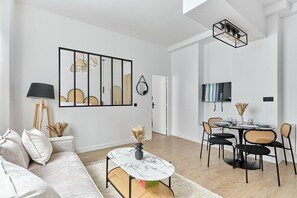 salon avec canapé lit