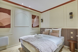 Chambre 2 lit queen size avec dressing et petit coin bureau