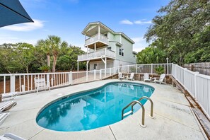 Fantastic private pool and sundeck
