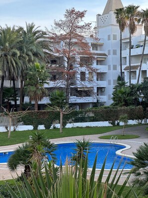 Swimming pool