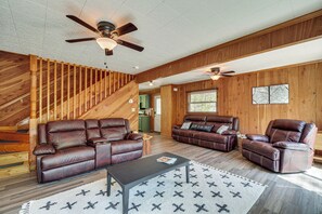 Living Room | Flat-Screen TV | Fireplace | Board Games | 2nd Floor