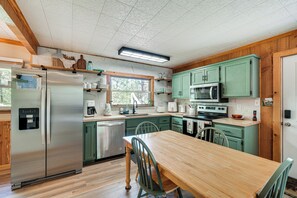 Kitchen | Dining Area | Central Air Conditioning/Heat