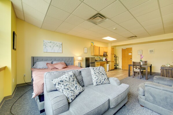 New Kensington Vacation Rental | 1BR | 1BA | 1,100 Sq Ft | Step-Free Access
