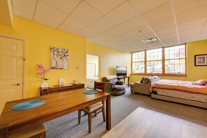 Dining Area | Dishware & Flatware Provided | Central A/C & Heat