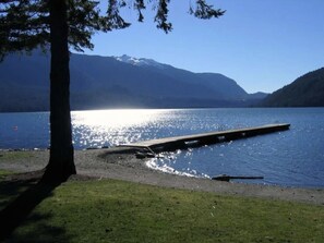 10 Min Walk to the Beach- Maple Bay Provincial Park